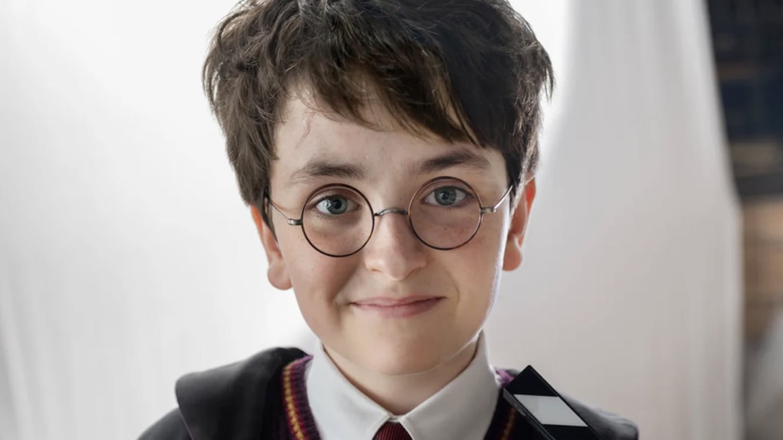Dominic McLaughlin as Harry Potter.