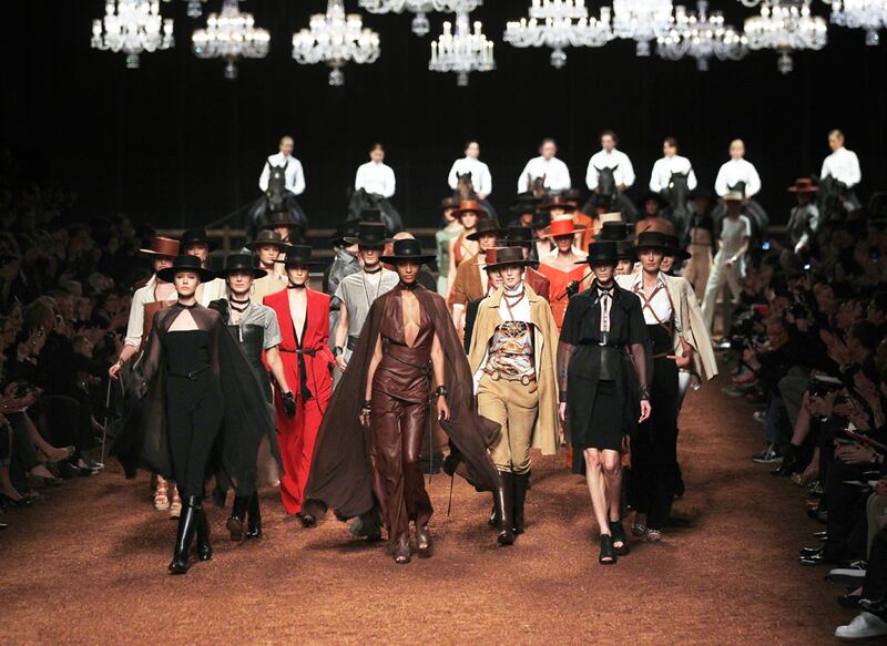 galleries/2010/10/06/paris-fashion-week-wrap/paris-fashion-week-106---hermes_l9o4df