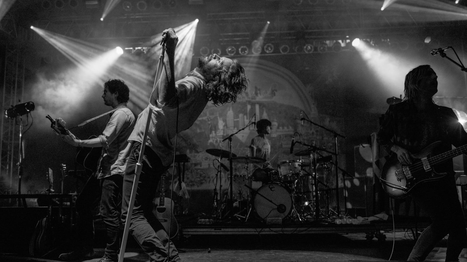 articles/2015/06/30/father-john-misty-revives-the-suburbs/150630-joiner-misty-tease_da7ivt