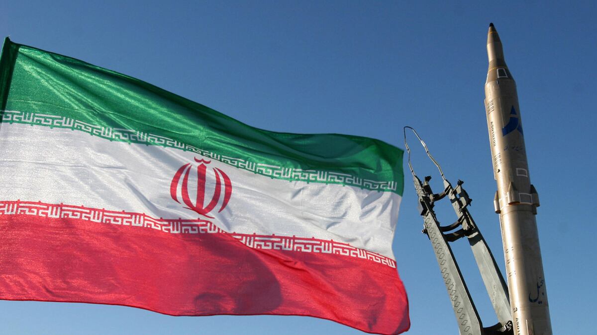 cheats/2012/10/03/iranian-official-pulls-iraq-strings/iranian-military-strings-cheat_rluxk8