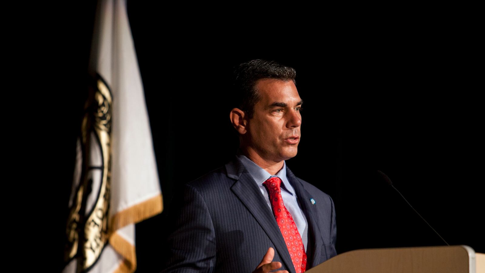 cheats/2014/10/21/mayor-quits-after-cheerleader-car-crash/141020-mayor-dui-resignation-cheat_djzb0s