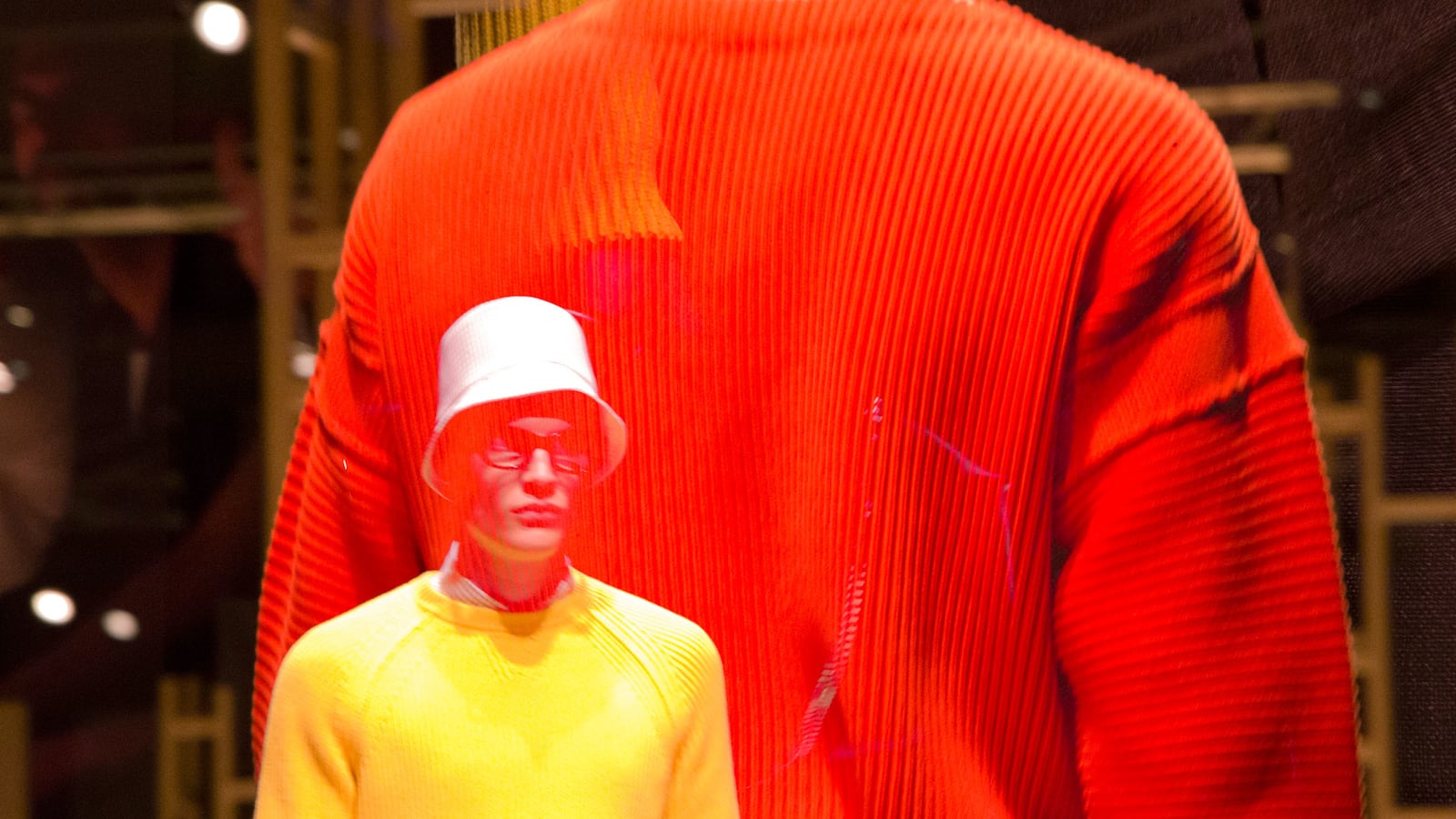 galleries/2014/06/26/backstage-with-the-male-fashionistos-photos/140626-milan-fashion1_xxqjcg