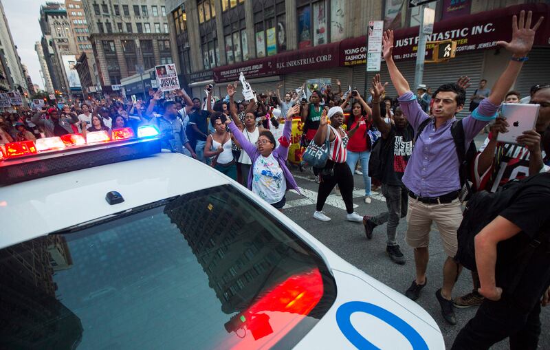galleries/2014/08/16/beyondferguson-nationwide-protests-demand-justice-for-michael-brown-photos/140815-michael-brown-protests-12_ppbllj