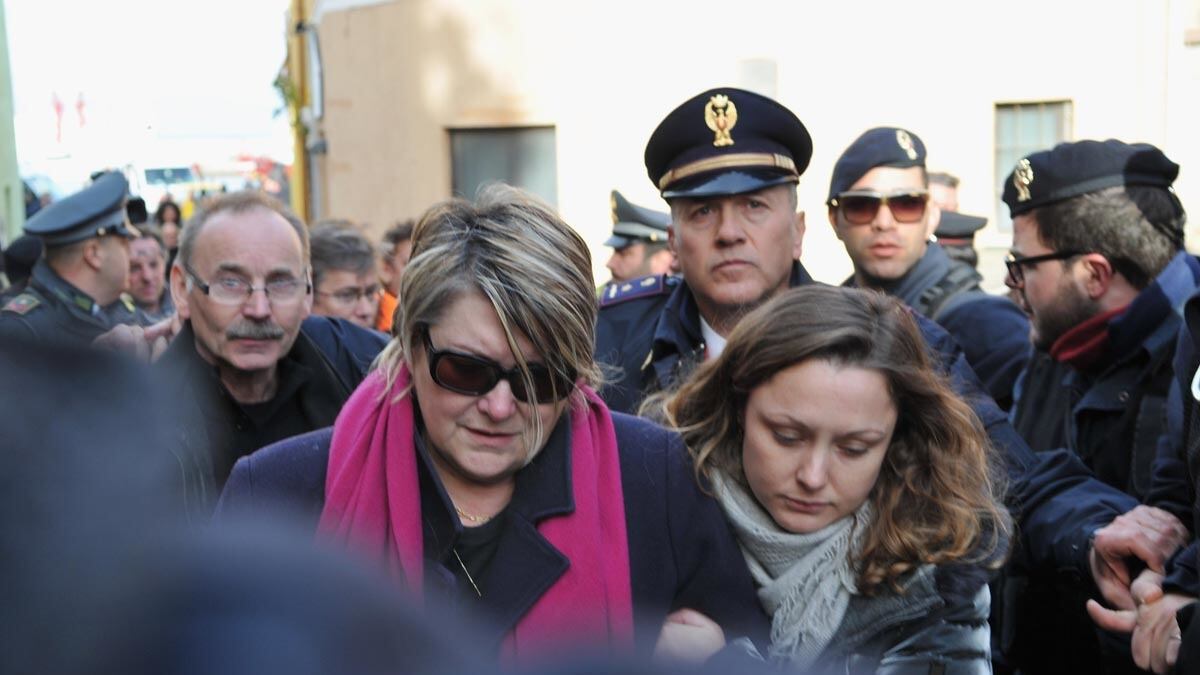 cheats/2012/01/27/cruise-victims-get-14k-each/shipwreck-passengers-receive-14k-compensation-cheat_inqigf