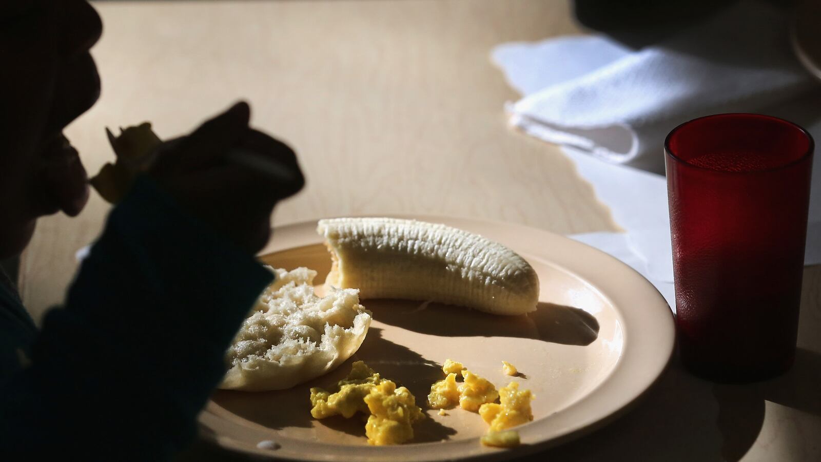 cheats/2014/01/30/utah-hijacks-40-kids-lunches/140130-utah-lunch_mor1ub