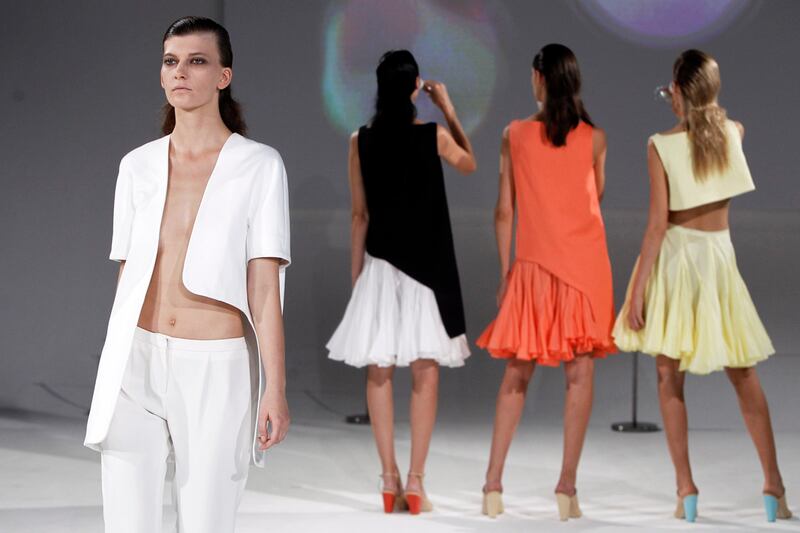 galleries/2011/09/30/paris-fashion-week-spring-summer-2012-photos/paris-fashion-week-chalayan_ounlfk