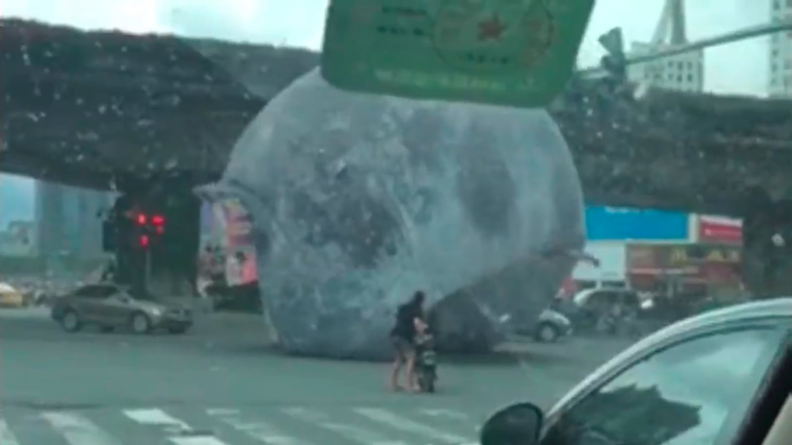 articles/2016/09/14/watch-giant-moon-balloon-attacks-chinese-city/160914-Place-moon-balloon-attacks-fuzhou-china-Tease_lhmsbh
