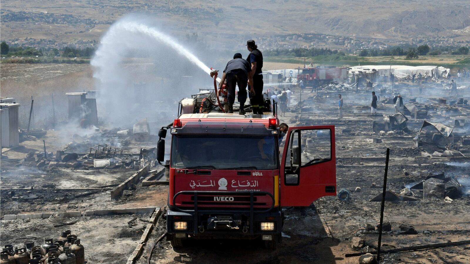 170702-lebanon-fire-cheat_x46hf0