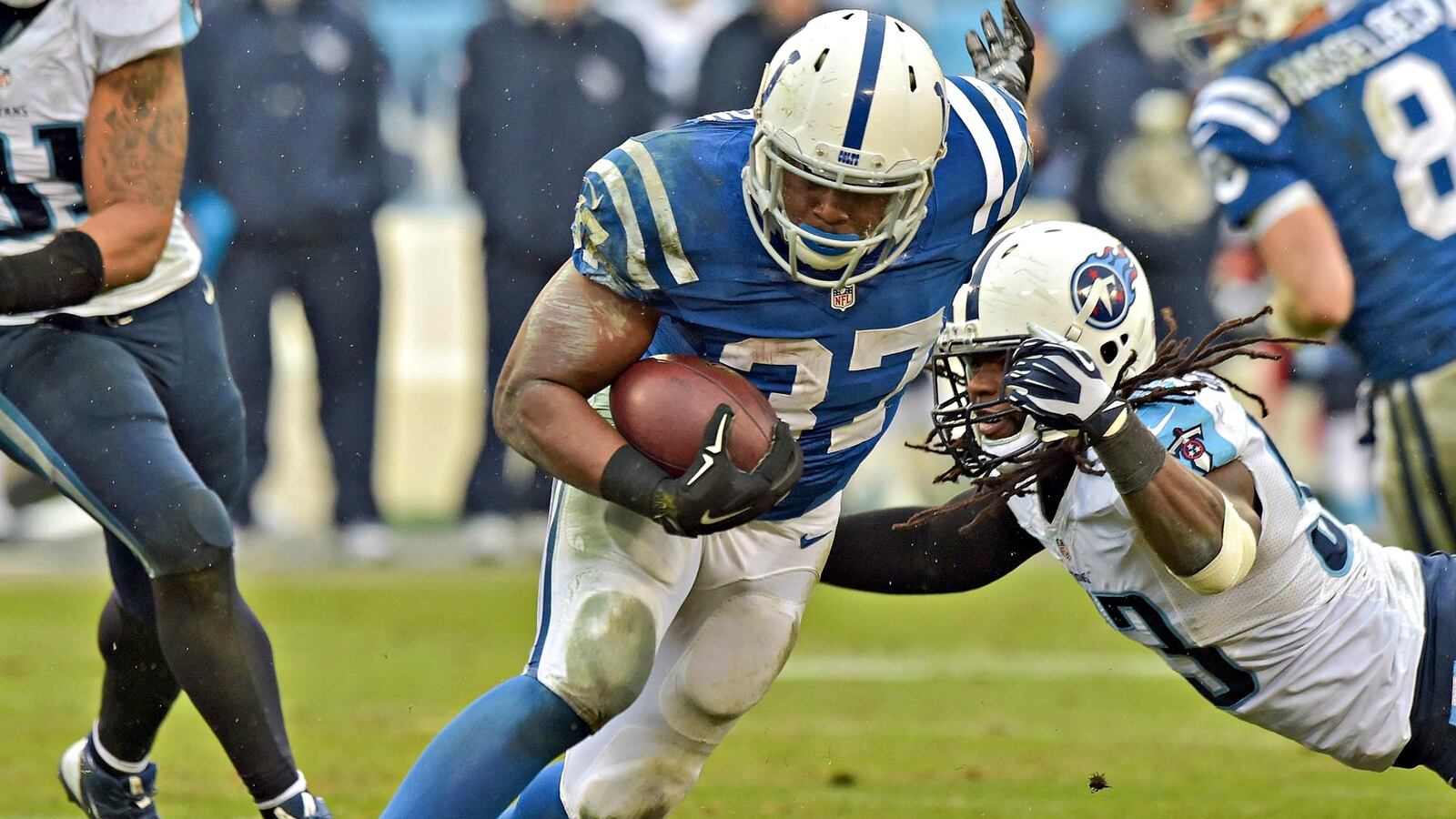 cheats/2016/06/28/ex-nfl-player-accidentally-kills-self/160628-zurlon-tipton-cheat_qzz2ki