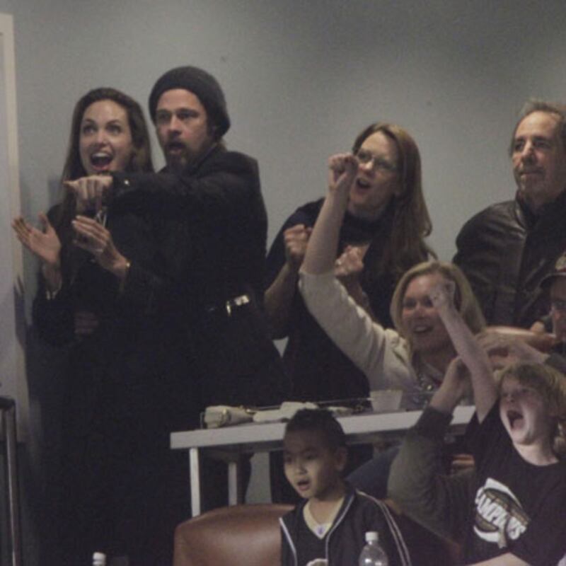 galleries/2011/02/05/celebrities-at-the-super-bowl/celeattend-super-bowl---brangelina_nmlxss