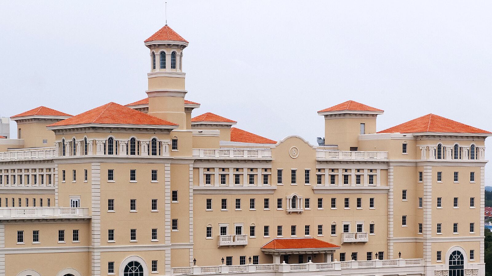 articles/2012/01/07/scientology-insider-emails-attack-on-church-finances/scientology-clearwater-flag-cheat_mzrt5f