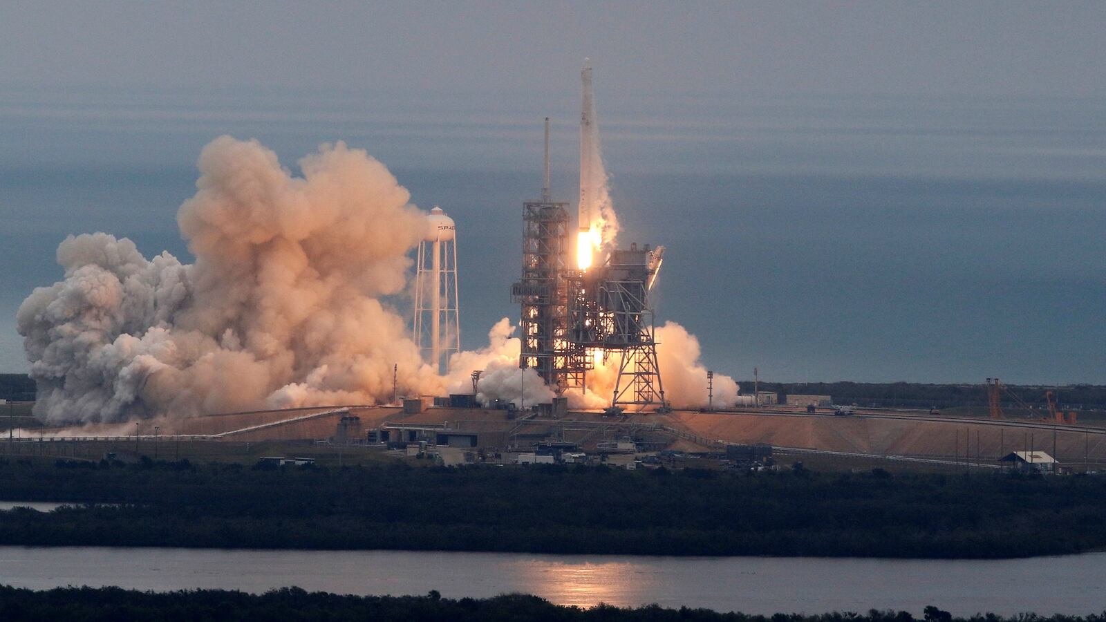cheats/2017/02/19/spacex-successfully-launches-falcon-9-rocket/170219-spacex-rocket-cheat_uzsxtn