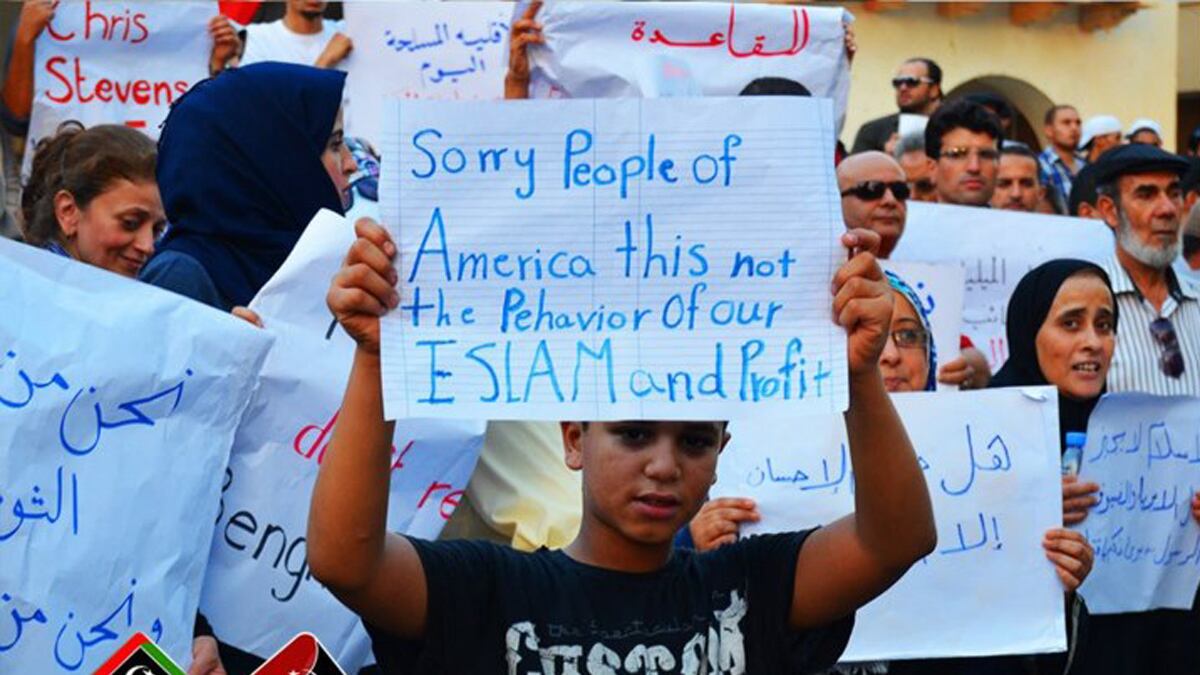 cheats/2012/09/22/libyan-authorities-to-dissolve-militias/libya-counter-protest-10_kpkhlh