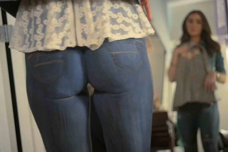 articles/2014/05/21/levi-s-ceo-chip-bergh-hasn-t-washed-his-jeans-in-a-year-and-that-s-perfectly-fine/130322-ae-skinny-spray-paint-jeans_rz4ivm