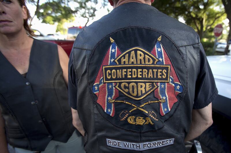 galleries/2015/06/27/confederate-flag-rally-ride-for-pride-photos/150627-confederate-pride-08_hnecrd