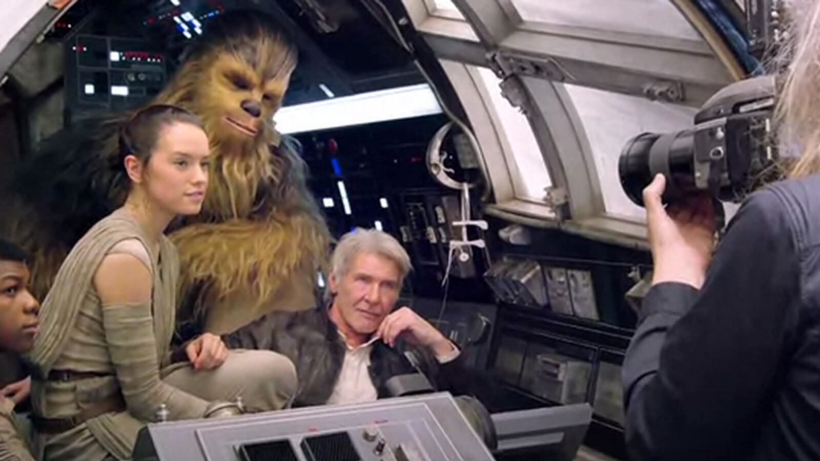 cheats/2015/05/04/new-star-wars-characters-revealed/150520-vanity-fair-star-wars-cheat_ocvt5u