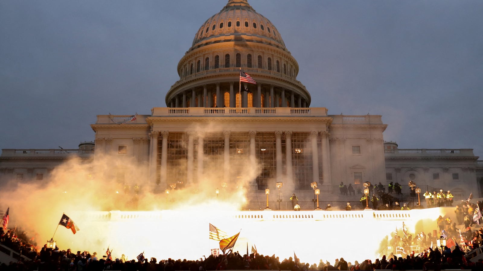 2021-01-06T000000Z_590438524_RC2M2L94JBGT_RTRMADP_3_USA-CAPITOL-SECURITY_exqvwd
