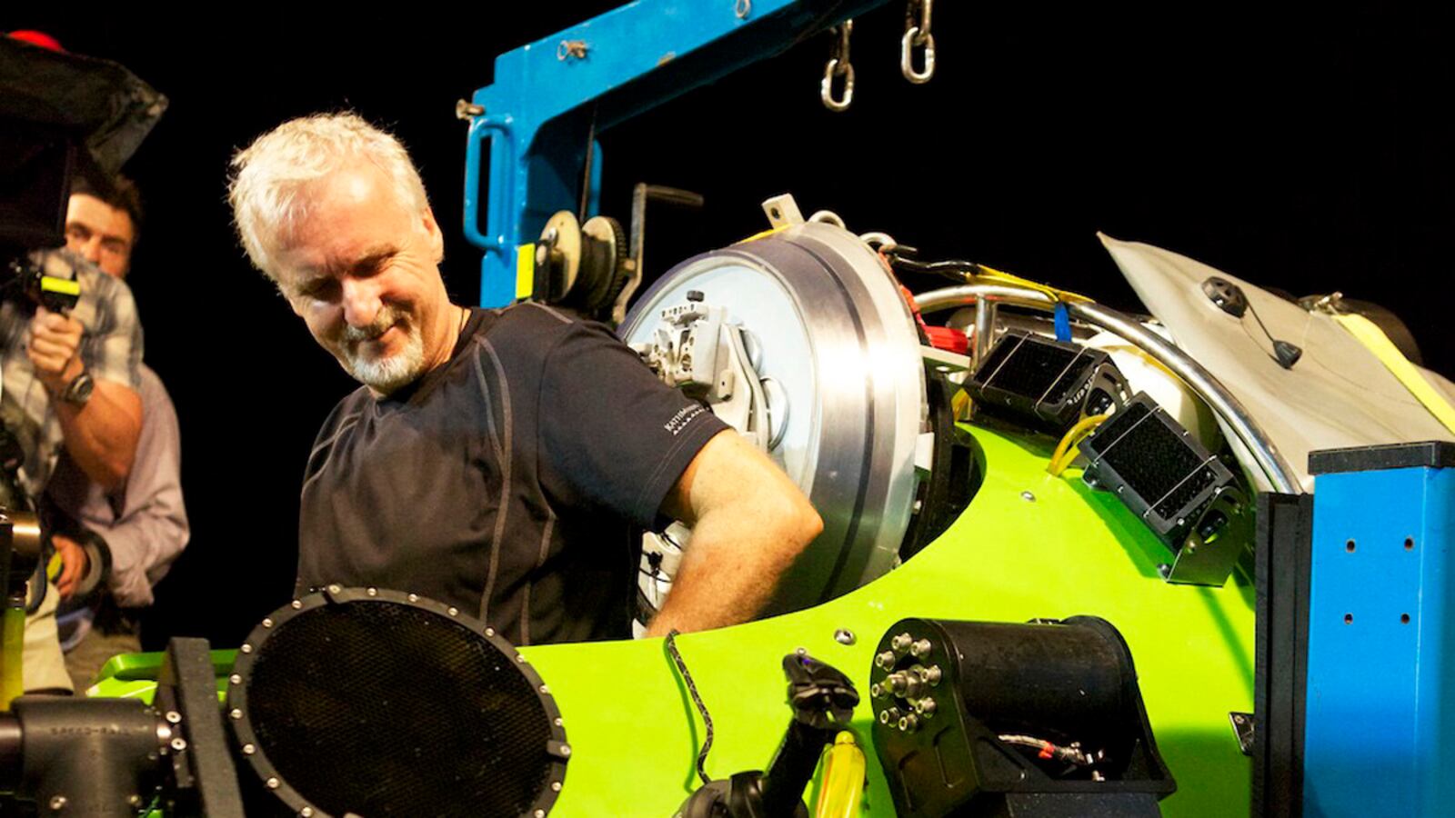 articles/2012/03/27/james-cameron-plans-next-dive-after-surfacing-from-ocean-abyss/james-cameron-sea-goddard-tease_f8xsvi