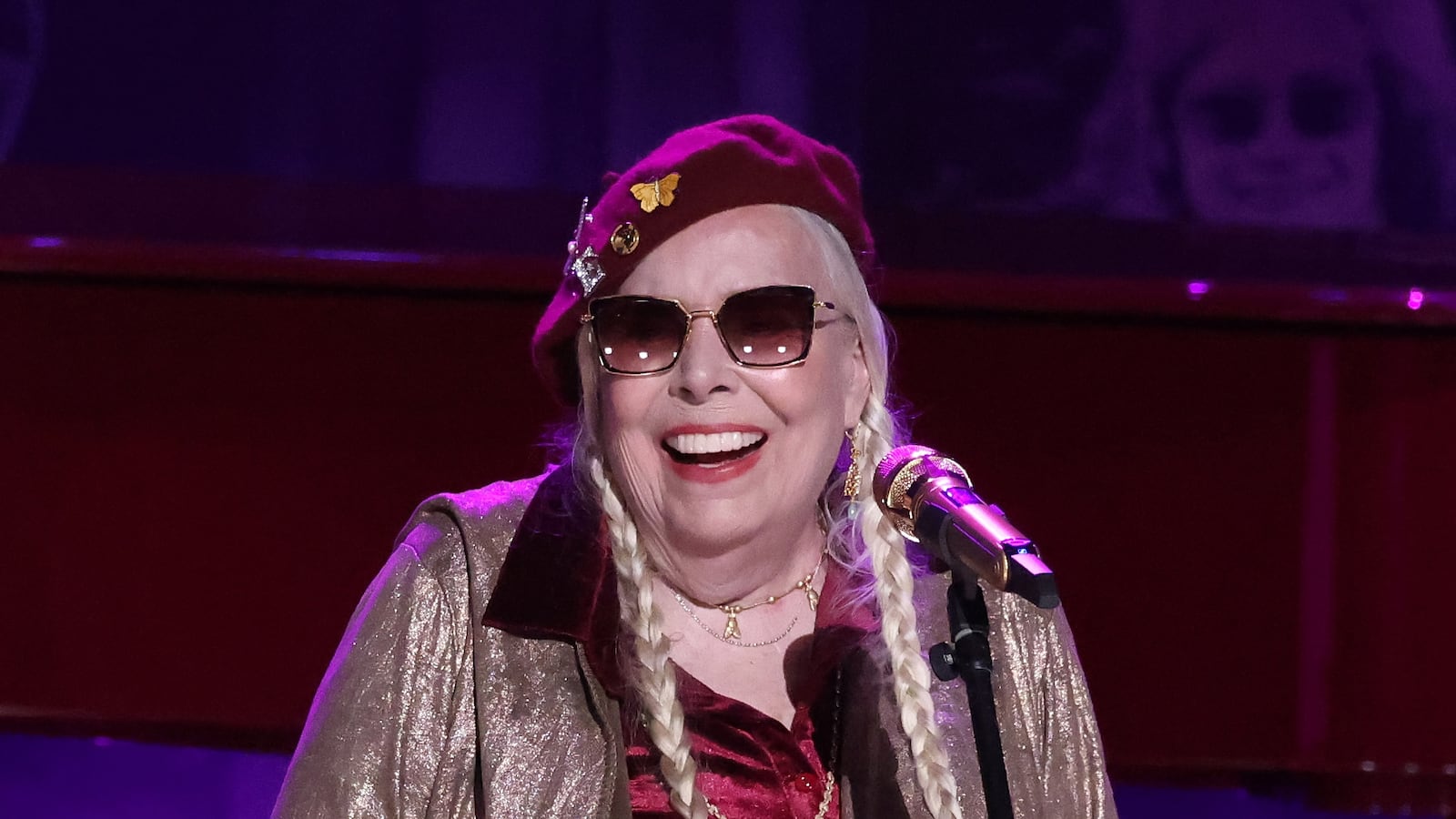 Joni Mitchell insulted Donald Trump during her Hollywood Bowl show.