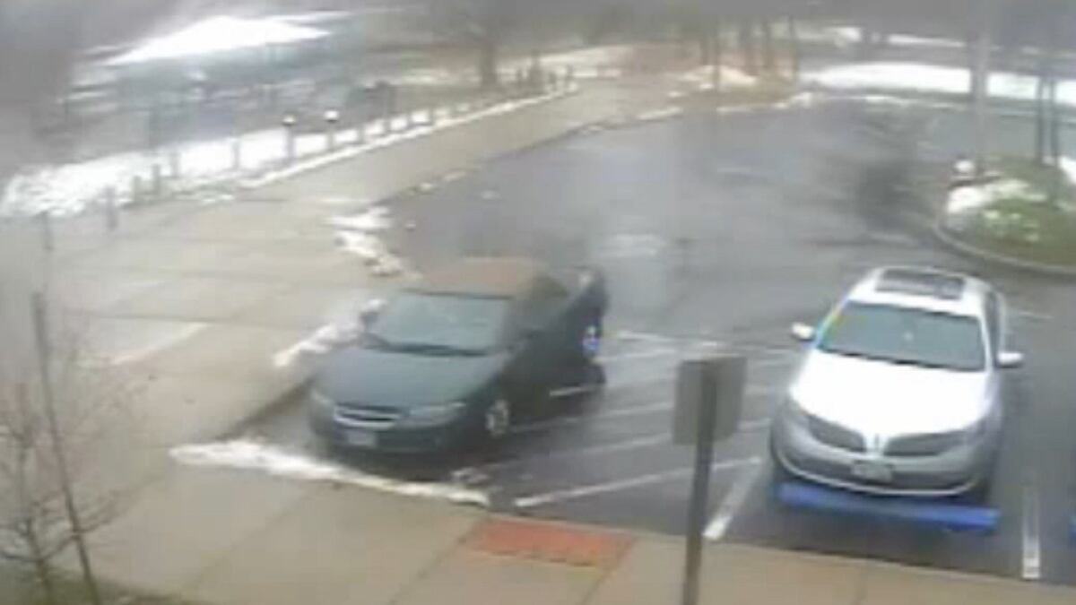 cheats/2015/11/12/video-new-angle-of-tamir-rice-shooting/151113-tamir-shooting-cheat_uvf6vq