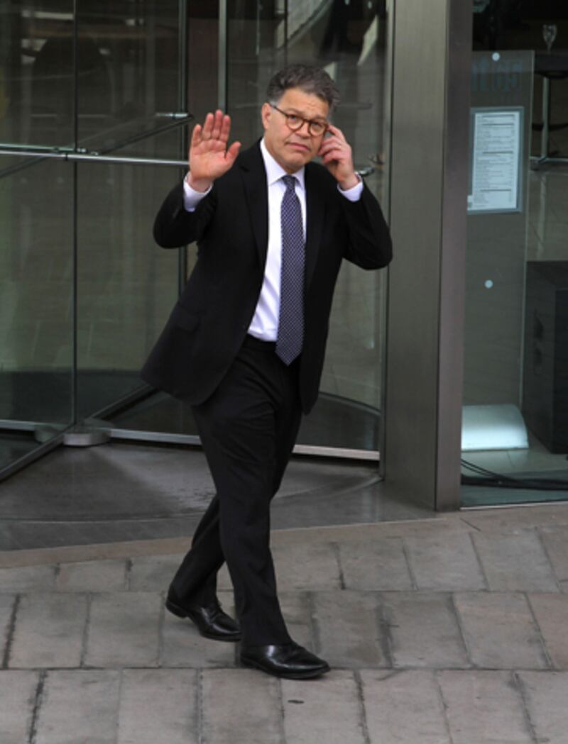 galleries/2012/07/09/guests-at-nora-ephron-s-memorial-matthew-broderick-steve-martin-and-more-photos/nora-ephron-memorial-guests-al-franken_hhpykh