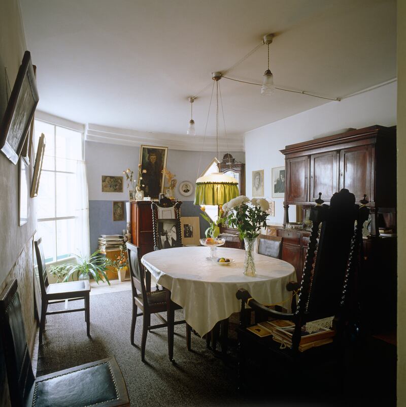 galleries/2013/03/22/omg-i-want-this-house-moscow-photos/130321-omghouse16_zsuoc4