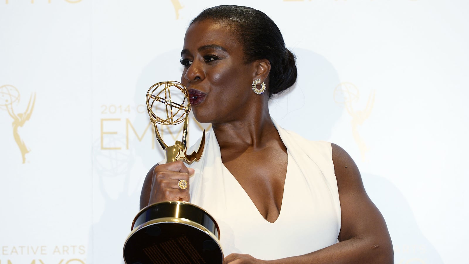 cheats/2014/08/17/uzo-adubo-wins-emmy-for-oitnb/14081-uzoaduba-cheat_uopr1g