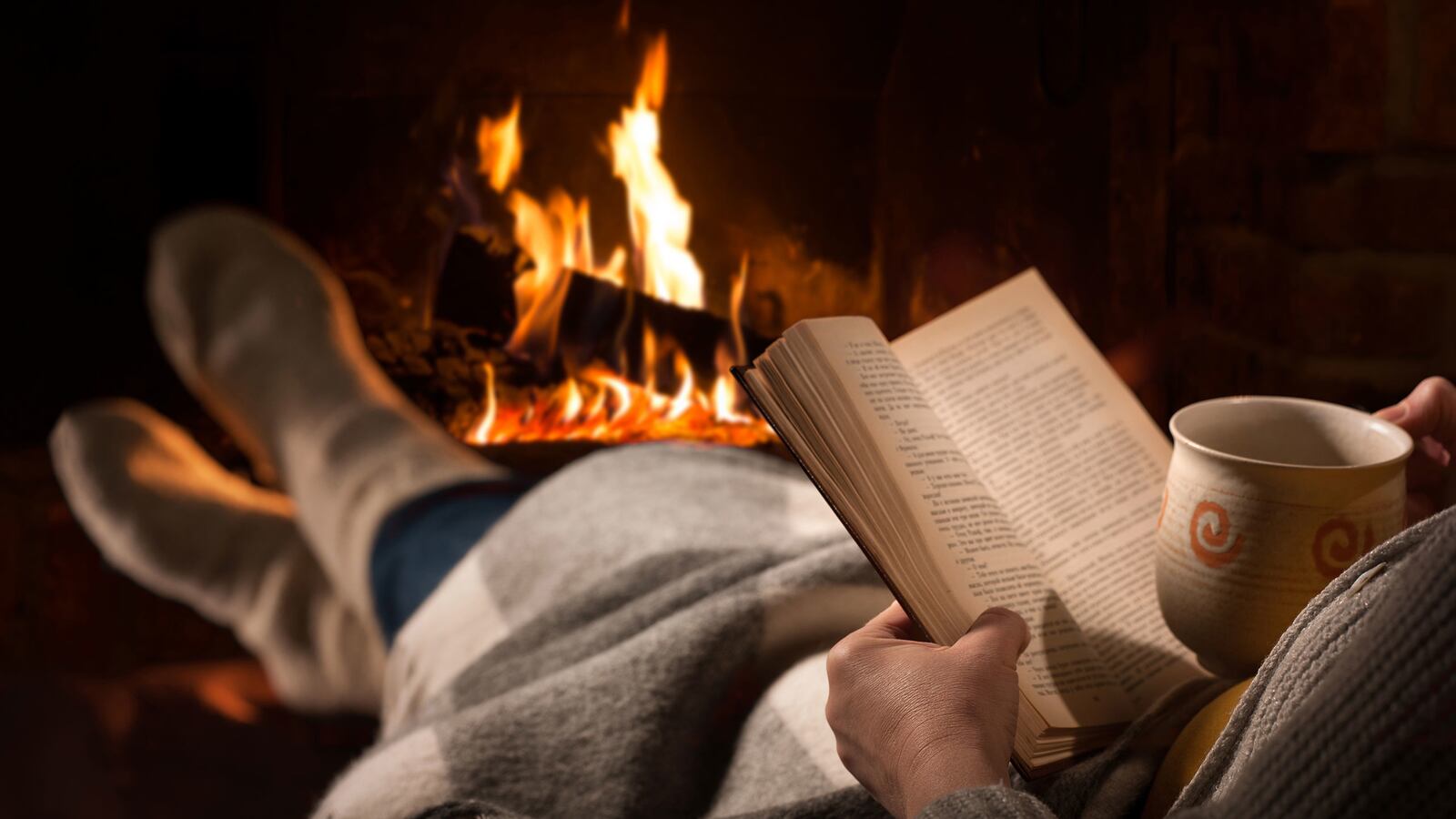 articles/2016/12/24/all-i-want-for-christmas-is-some-time-alone/161224-taylor-alone-for-christmas-tease_zwfquk