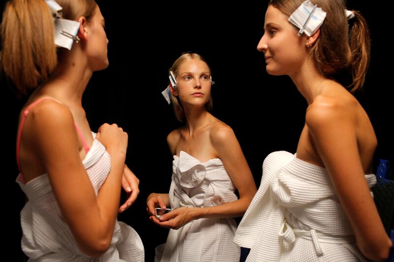 galleries/2016/09/15/photos-backstage-at-new-york-fashion-week-2016/160914_backstage-NYFW04_svddq6