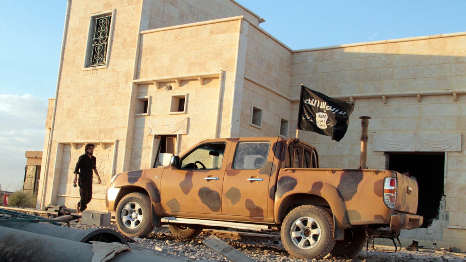 cheats/2015/10/05/us-to-push-offensive-on-isis-capital/151005-raqqa-isis-cheat_aqtmka