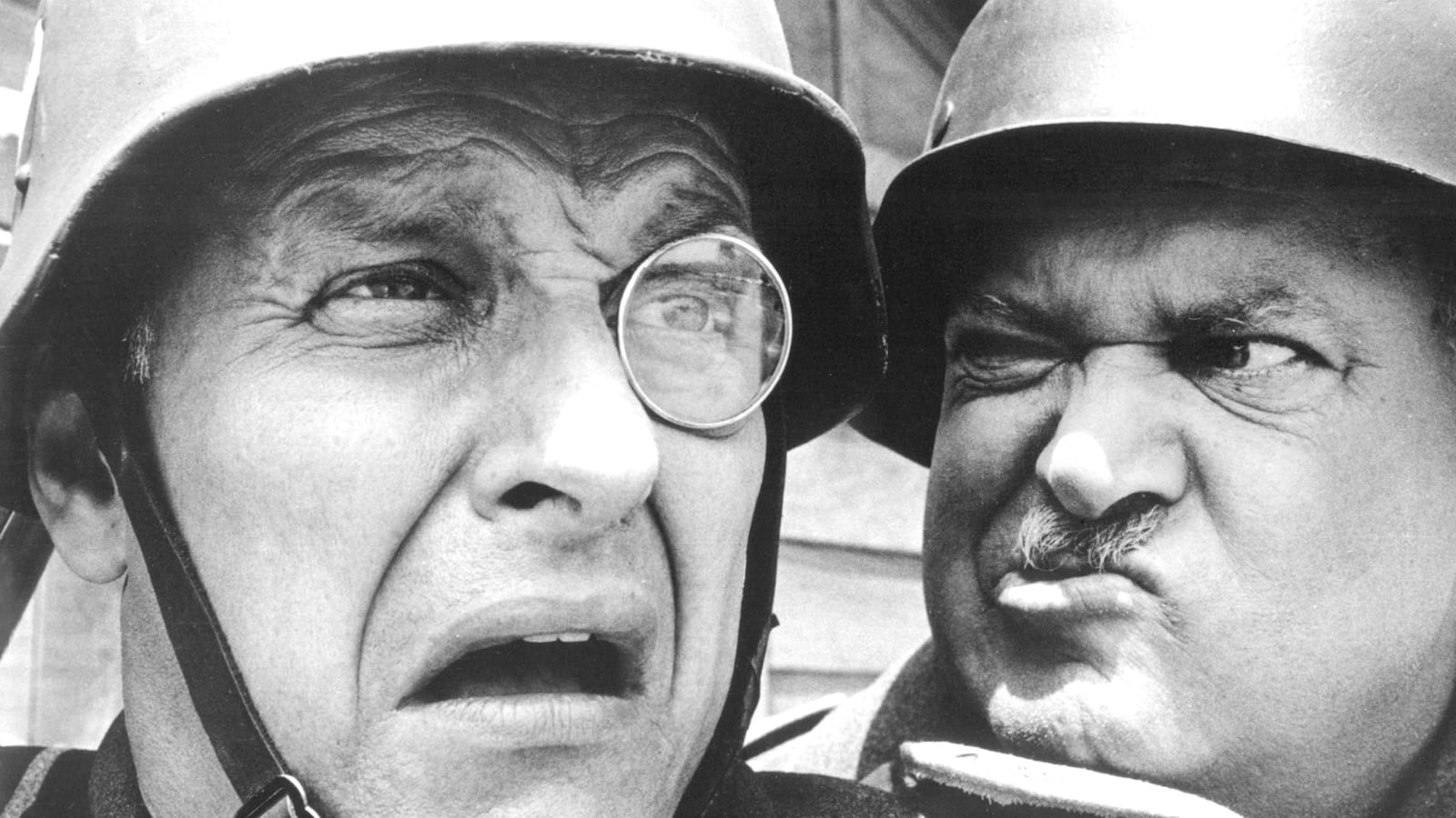 170804-Troy-Warner-Klemper-tease_zkmnlf