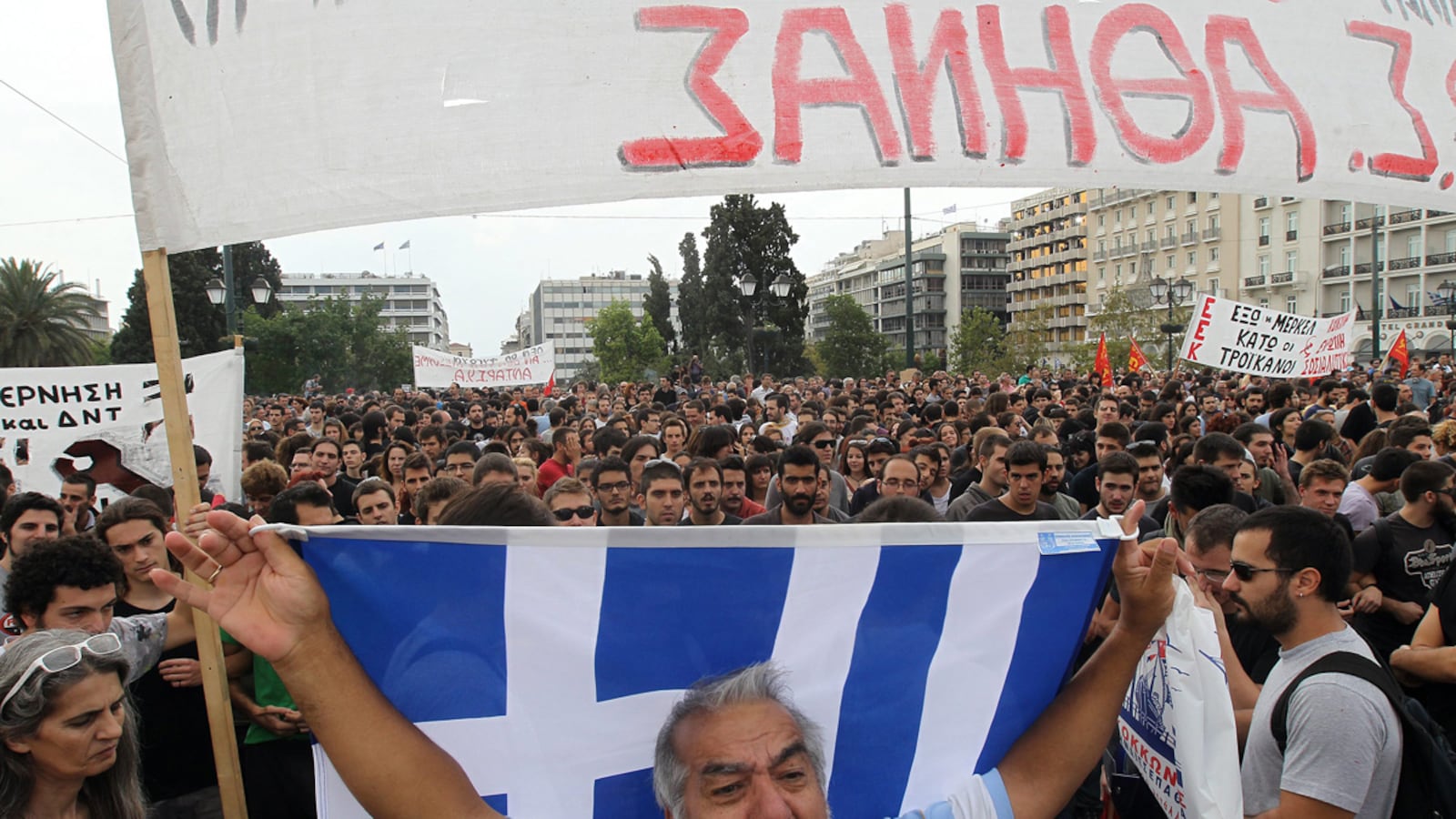 articles/2012/10/09/angela-merkel-in-greece-long-path-to-recovery/nadeau-merkel-greece-visit-tease_glyuns