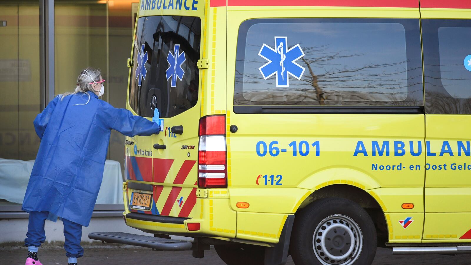 2020-03-25T121833Z_1182335203_RC20RF95R5ZL_RTRMADP_3_HEALTH-CORONAVIRUS-NETHERLANDS_uecla6