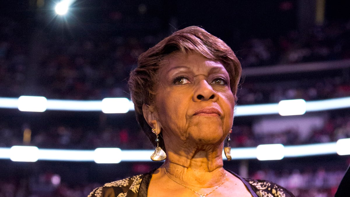 articles/2012/06/07/bobby-brown-cissy-houston-more-of-whitney-s-family-cash-in/houston-family-samuels_xlfkpq