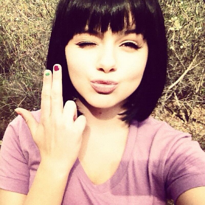 galleries/2012/12/02/miley-cyrus-selena-gomez-more-celebrity-twitter-pictures-photos/ariel_winter_y8jyfn