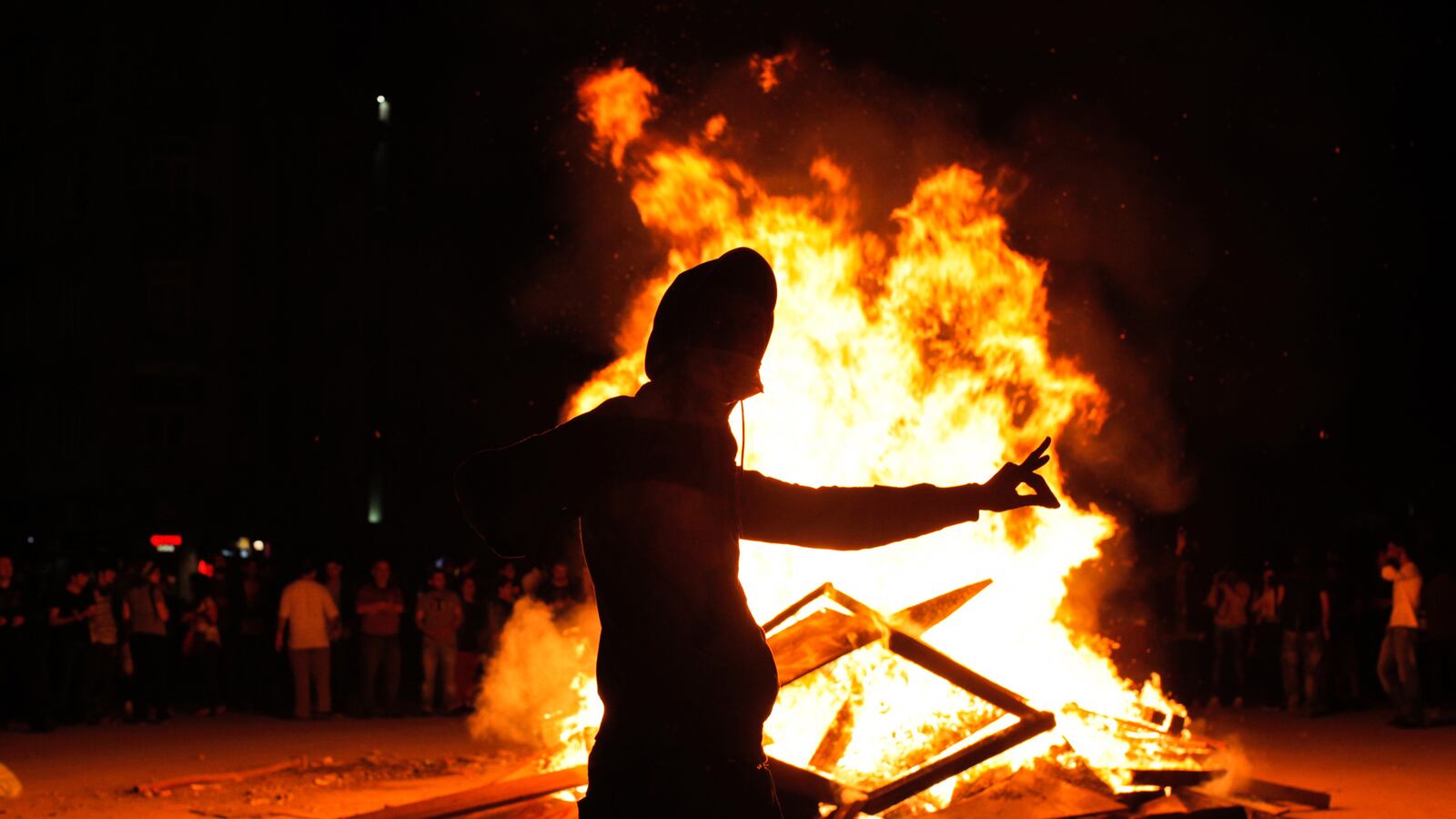 cheats/2013/06/03/turkish-protesters-set-fire-to-party-offices/130603-istanbul-fires-cheat_gxzkq0