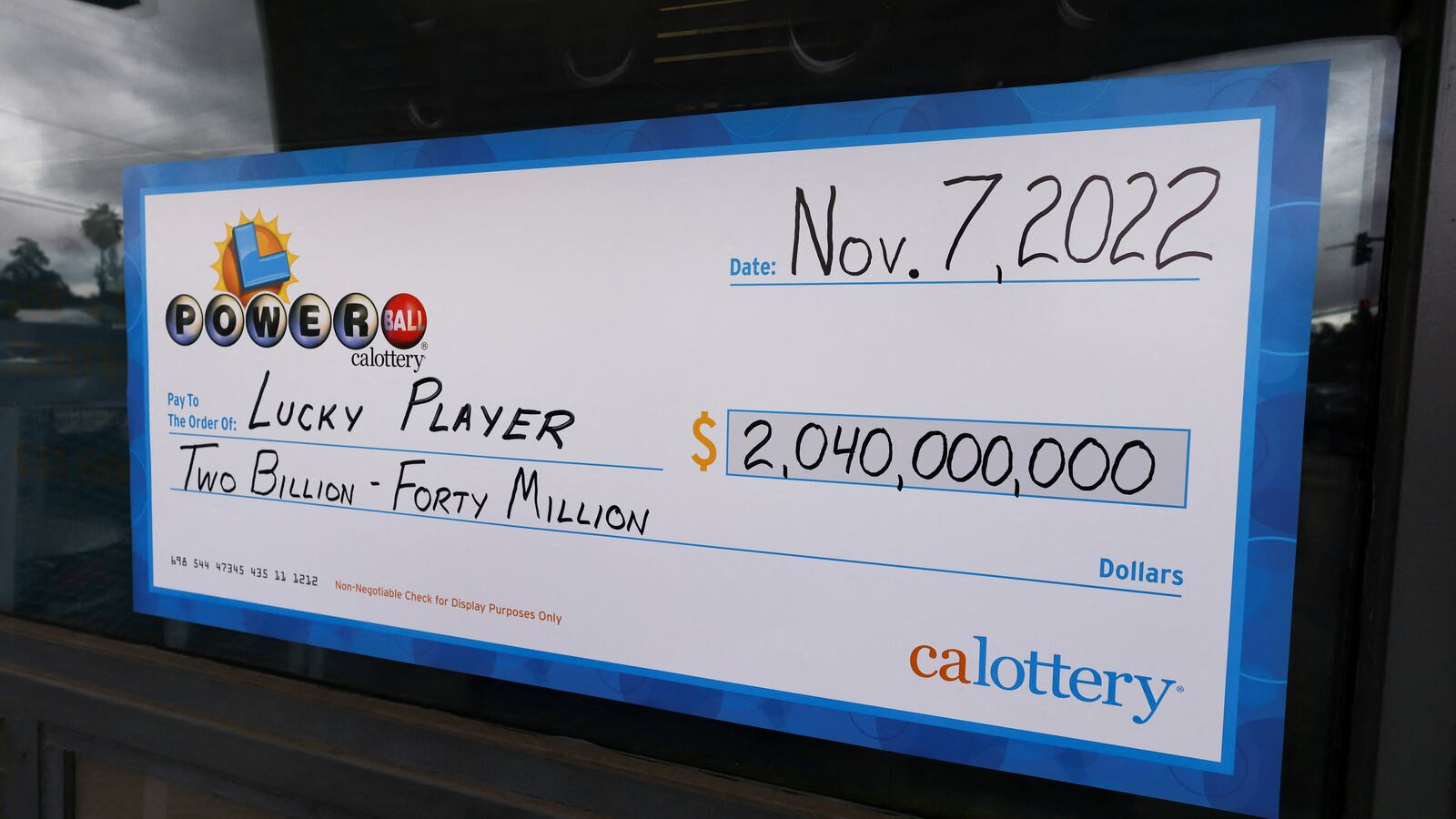 2022-11-08T223319Z_259732400_RC2YHX9N307K_RTRMADP_3_USA-POWERBALL_ktmstb