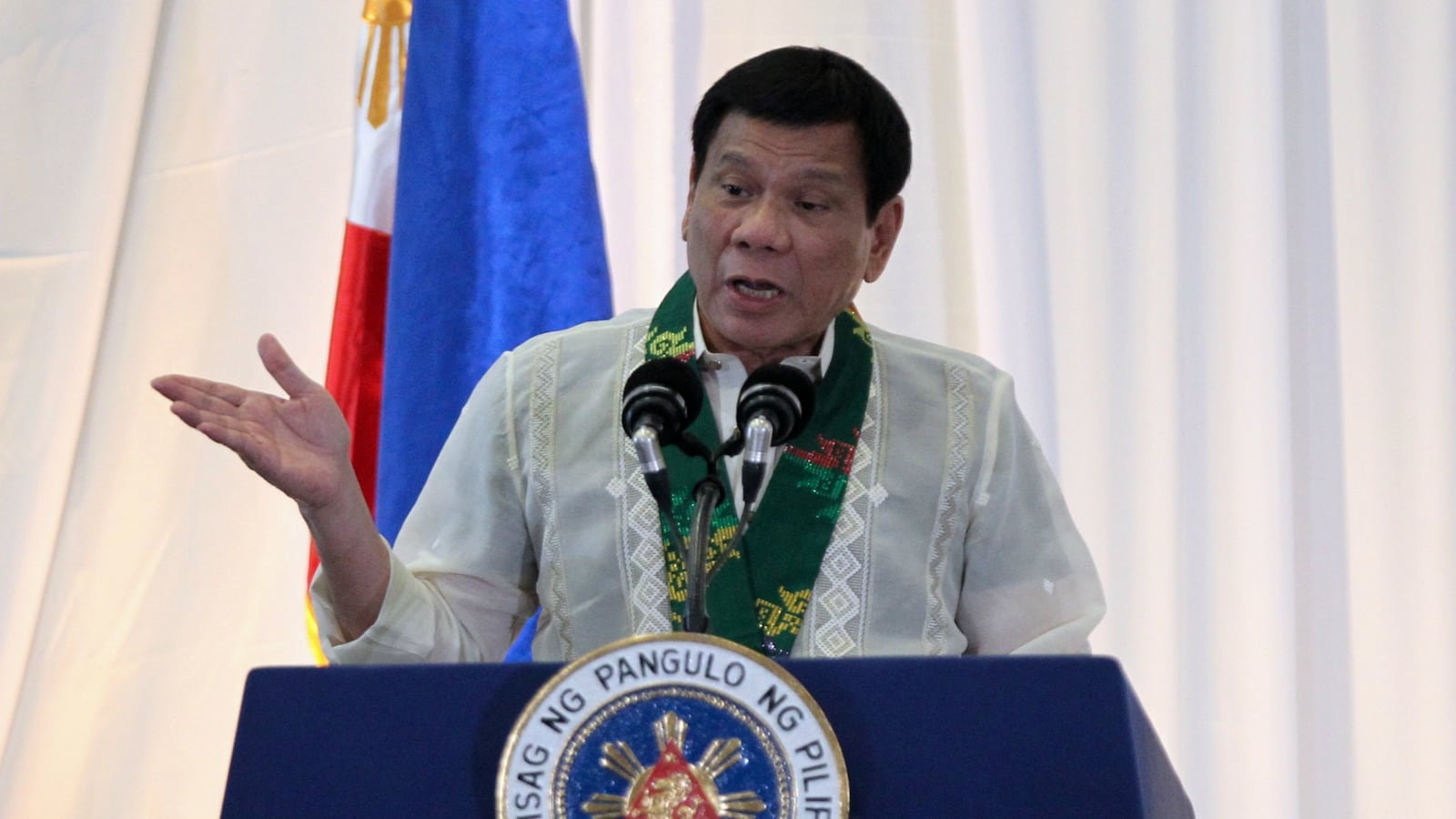 cheats/2016/12/03/duterte-says-trump-wished-him-good-luck-with-drug-crackdown/161203-duterte-trump-drug-crackdown-cheat_vgg6eq