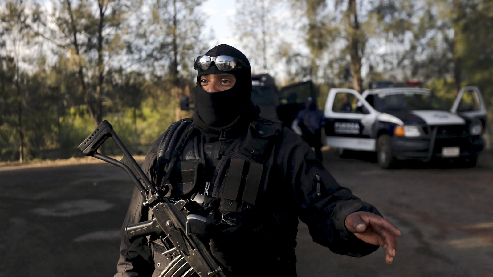 articles/2015/05/24/did-the-mexican-army-just-massacre-42-people/150524-mcgahan-mexico-tease_pmee2i