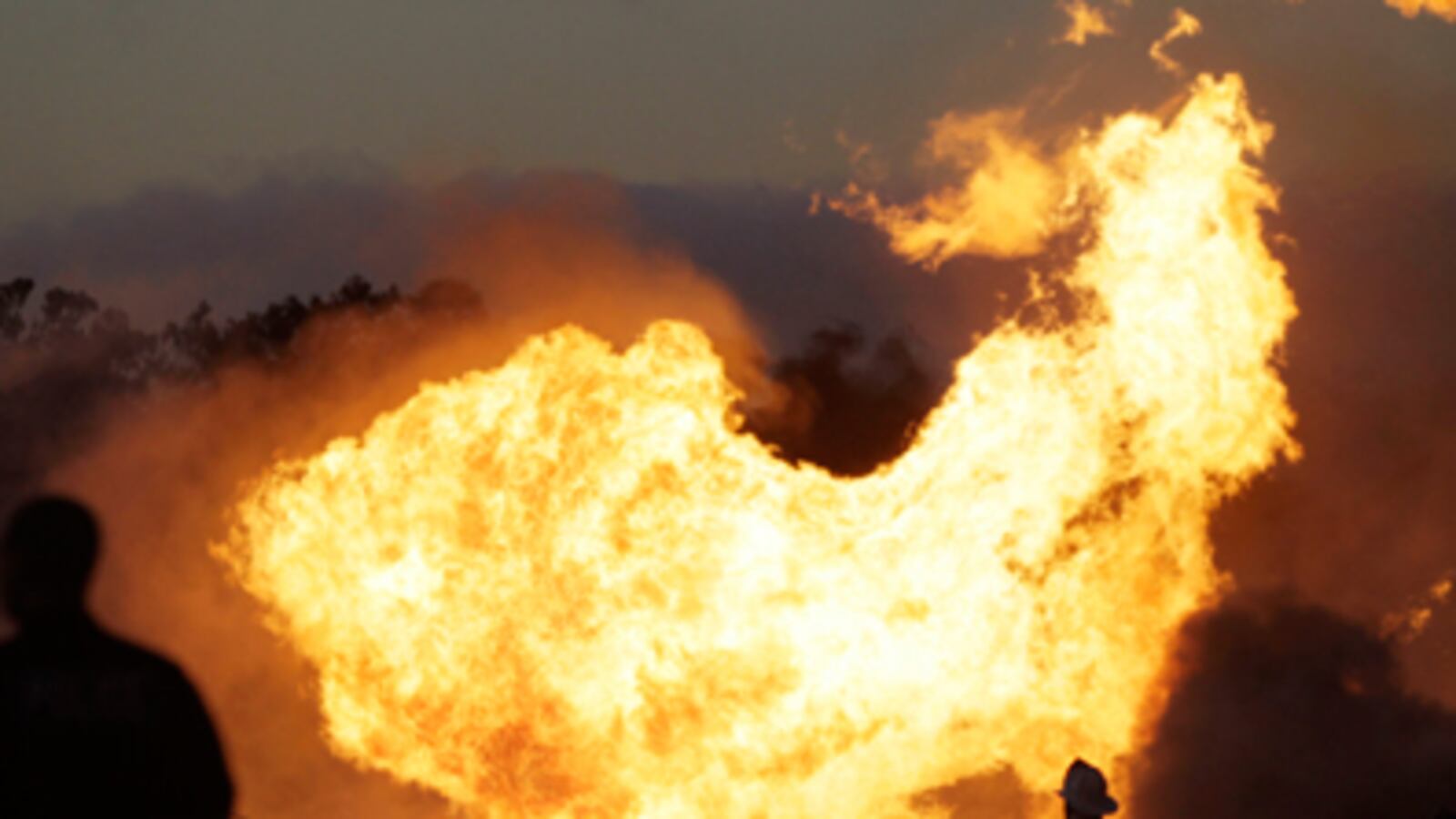 cheats/2010/09/10/massive-fire-burns-sf-suburb/gas-line-explosion-fire_zd0ixq