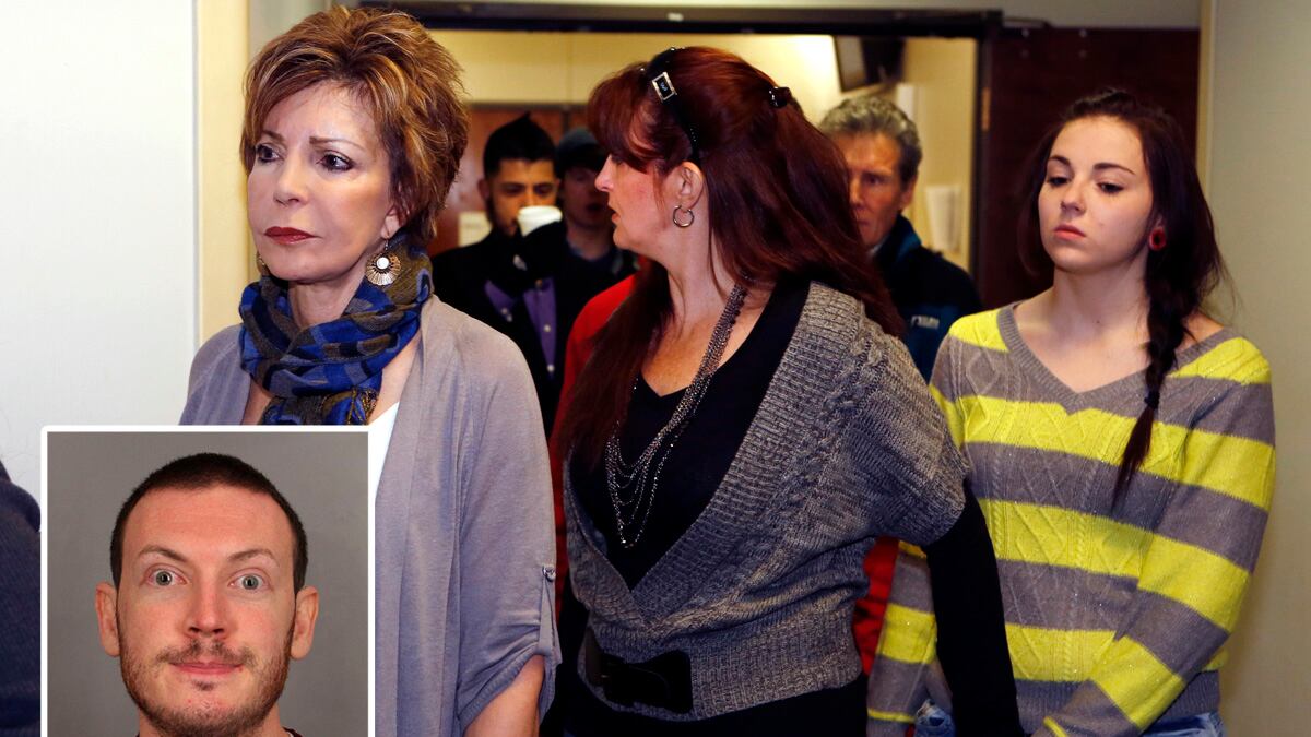 articles/2013/01/08/aurora-cops-relive-the-horror-at-james-holmes-hearing/holmes-hearing-pelisek-tease_vadelb