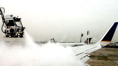 cheats/2009/02/15/buffalo-crash-stirs-ice-debate/air-safety-boondoggle---deicing-_dcp9jv