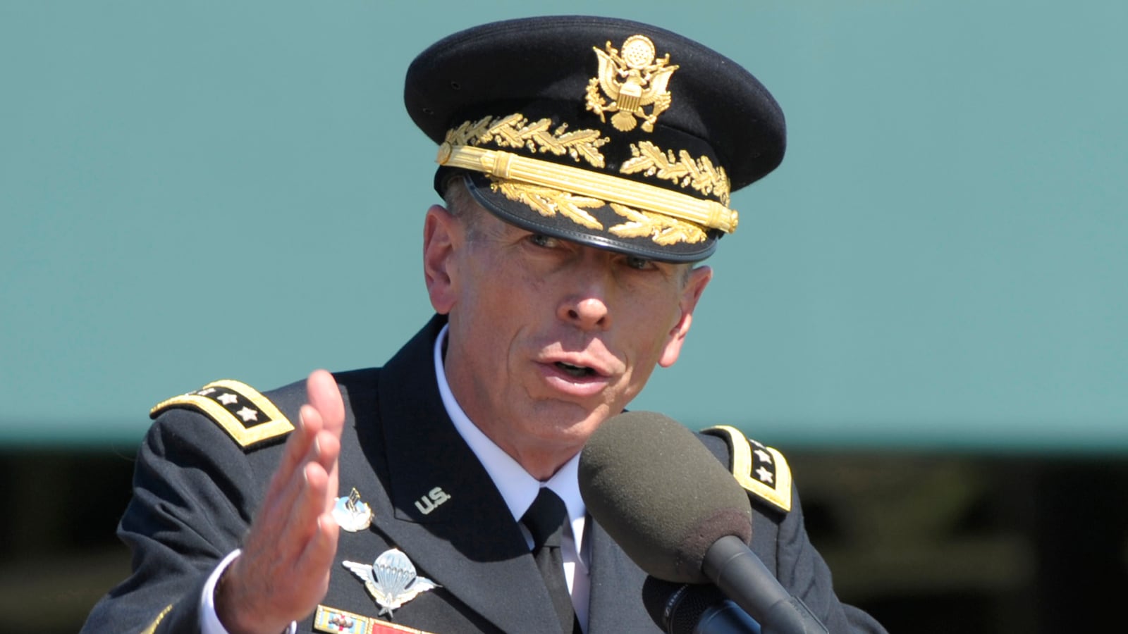 articles/2012/11/15/petraeus-fever-paralyzes-washington-as-the-media-pounce-on-sex-scandal/media-petraeus-paralysis-kurtz_dxiipi