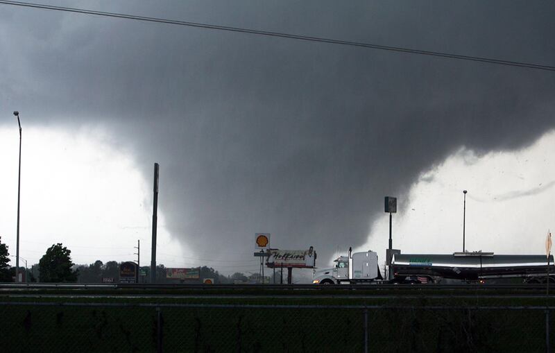 galleries/2011/04/28/tornadoes-kill-hundreds-in-the-south/tornado-6_d6zpl7