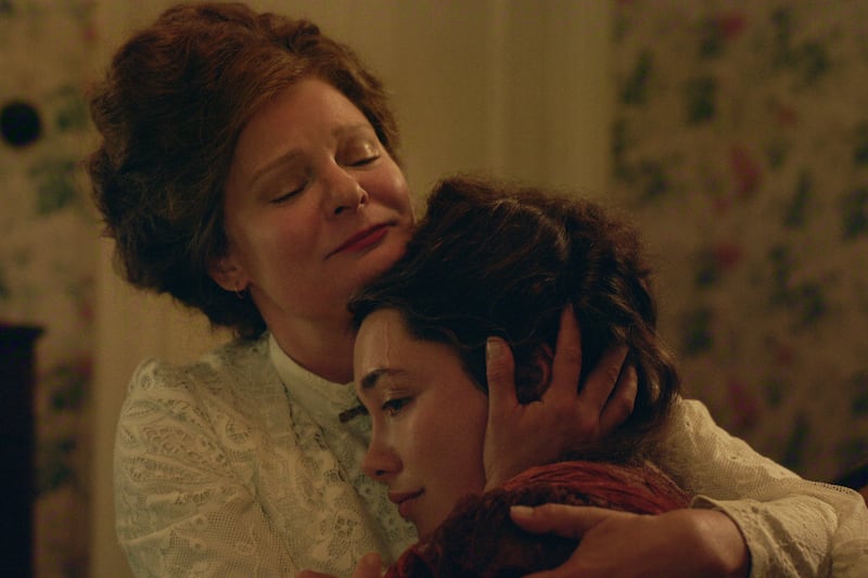 Martha Plimpton and Florence Pugh in East of Eden