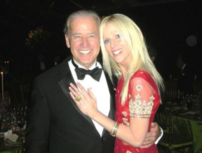 articles/2009/11/28/they-need-a-spanking/white-house-crashers-gallery-launch-2_buxdfe