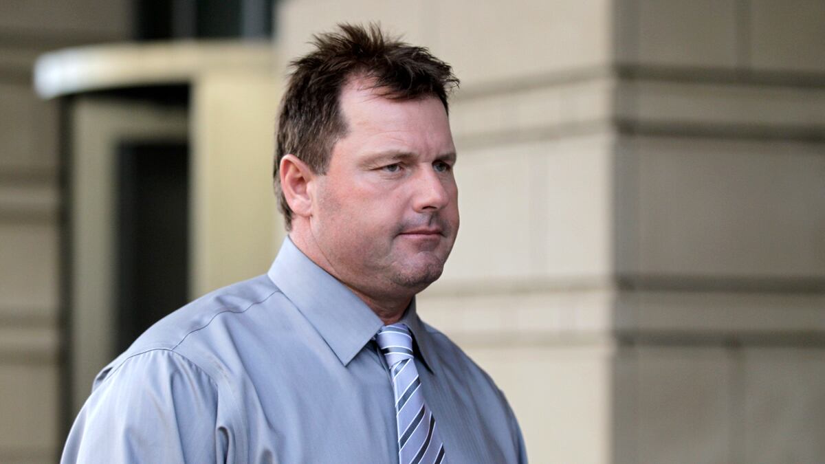 articles/2011/07/15/roger-clemens-mistrial-steroid-prosecution-strikes-out/roger-clemnons-trial-Bissinger_bhikcr