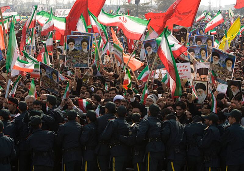 galleries/2010/02/11/scenes-from-the-iranian-front/iran-anniversary-protests-4_wfum7f