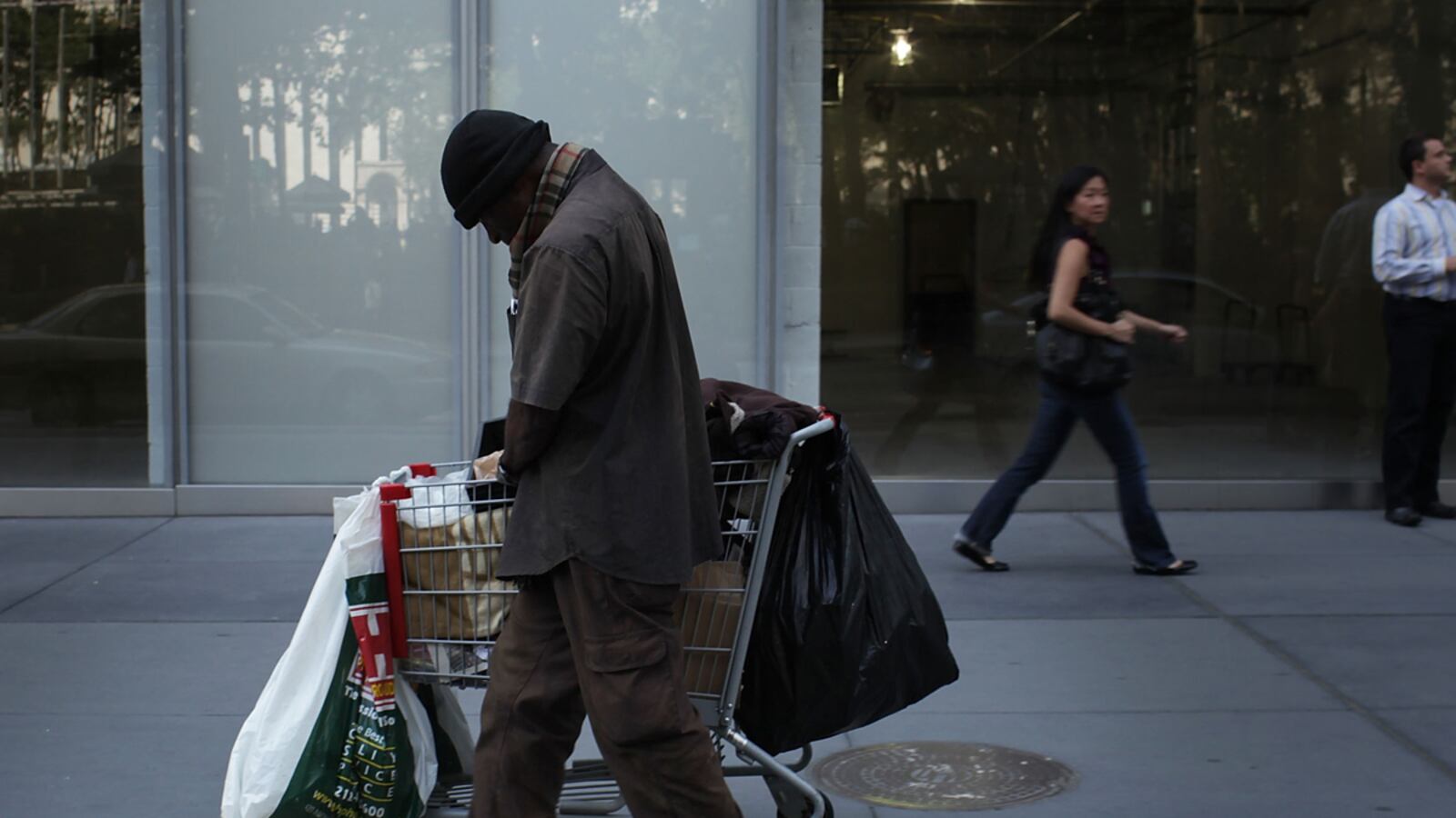 cheats/2012/08/11/nyc-fights-surge-in-homeless/homeless-nyc-cheat_epyuhn