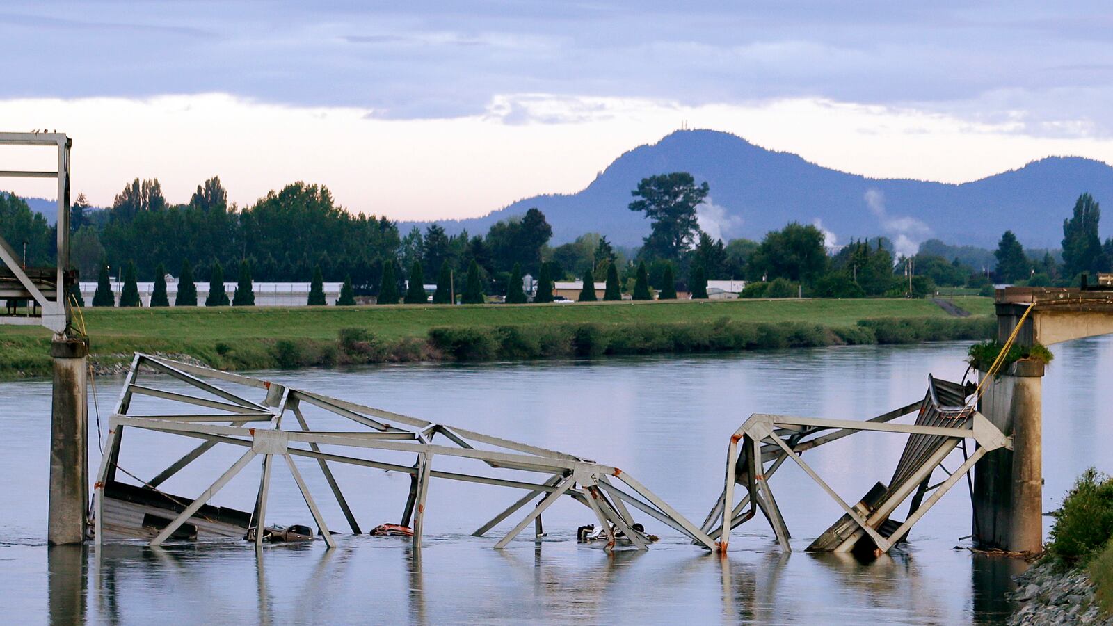 articles/2013/05/25/pay-to-fix-a-america-s-crumbling-infrastructure-now-or-pay-more-later/130524-washington-bridge-collapse-johnston-tease_pg2rdk
